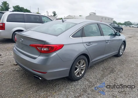 2017 Hyundai Sonata z USA, uszkodzony, nr VIN 5NPE24AF1HH497990